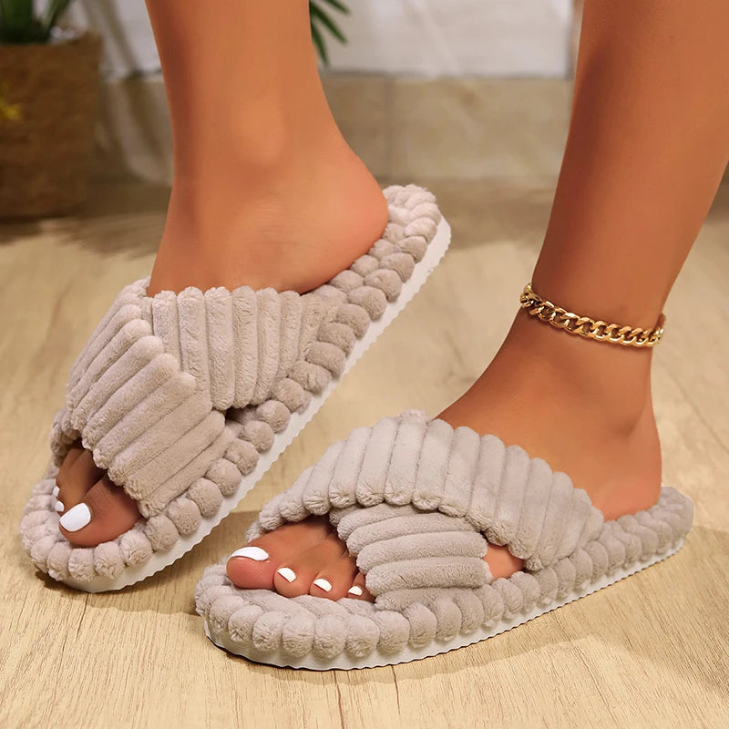 Chinelos para Mulheres Veludo, lindo e confortável após um dia de trabalho.